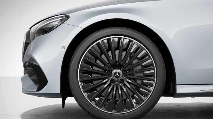 50,8 cm (20") AMG Leichtmetallräder im Vielspeichen-Design Bild 1