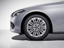 C-Klasse Limousine Winter-Paket Plus mit 43,2 cm (17") Winter-Kompletträdern