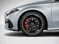 Mercedes-AMG Trieda A hatchback Brzdové strmene nalakované načerveno