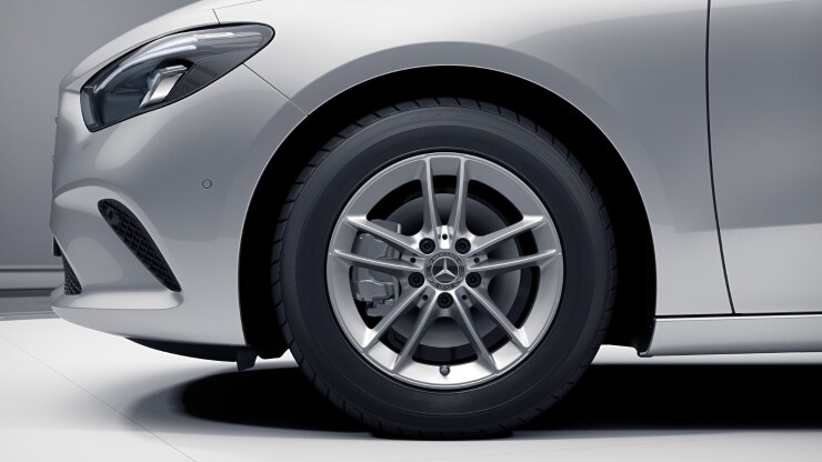 40,6 cm (16") Leichtmetallräder im 5-Doppelspeichen-Design 1