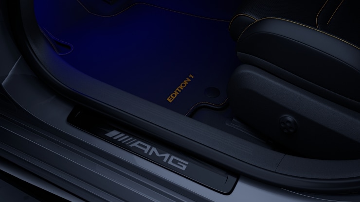 AMG Einstiegsleisten mit "AMG" Schriftzug&comma; beleuchtet und mit Wechselcover Bild 1