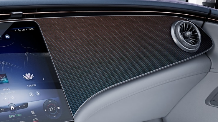 Zierelemente Holz offenporig braun mit blauer Bedruckung Bild 1