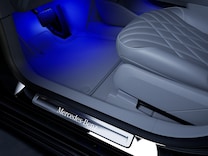 EQS Saloon Illuminated door sill panels with "Mercedes-Benz" lettering