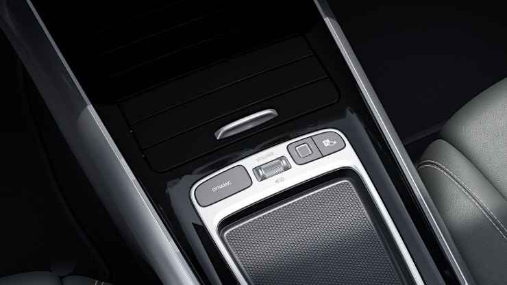 Ablagefach in Mittelkonsole mit Rollo 1