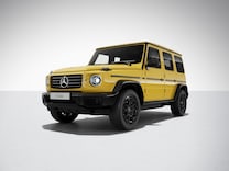 G-Class MANUFAKTUR bumpers and flared wheel arches in obsidian black