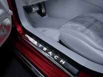Mercedes-Maybach SL Monogram Series Door sills with "Maybach" lettering, illuminated