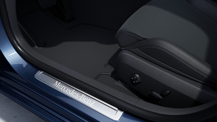 Einstiegsleisten mit "Mercedes-Benz" Schriftzug, beleuchtet und mit Wechselcover Bild 1