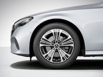 E-Klasse Limousine Winter-Paket Plus mit 45,7 cm (18") Winter-Kompletträdern