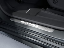 Mercedes-AMG GLE Coupé Podświetlane listwy progowe z napisem "AMG" i wymienną osłoną