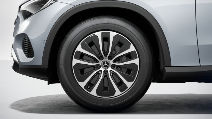 45,7 cm (18") Leichtmetallr&auml;der im 5-Doppelspeichen-Design Bild 1