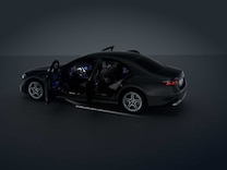 Classe S Eclairage de proximité avec projection d'une mise en scène lumineuse et du monogramme Mercedes-Benz