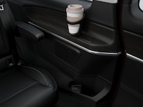 EQV 12 V uttag för bakre sätesrad, höger och vänster