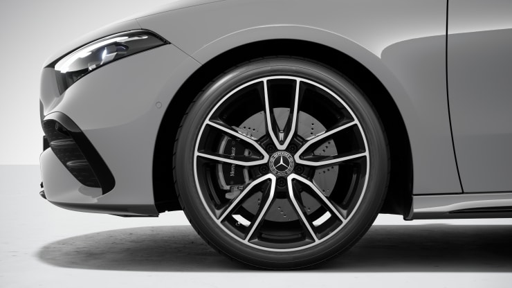 48,3 cm (19") AMG Leichtmetallräder im 5-Doppelspeichen-Design 1