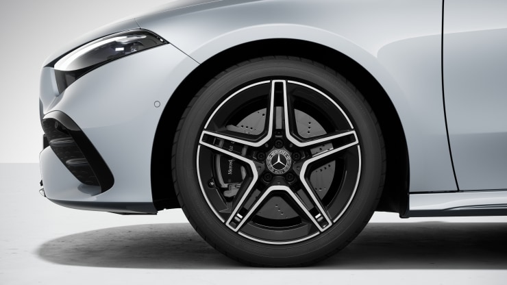 45&comma;7 cm &lpar;18"&rpar; AMG Leichtmetallr&auml;der im 5-Doppelspeichen-Design Bild 1