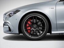 Mercedes-AMG CLA Coupé AMG高性能煞車系統-紅色煞車卡鉗