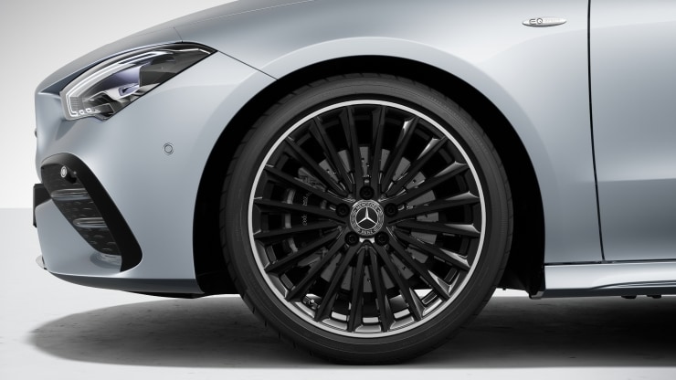 48,3 cm (19“) AMG Leichtmetallräder im Vielspeichen-Design 1