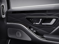 Mercedes-Maybach S-Class Electrically-adjustable rear seats including memory function