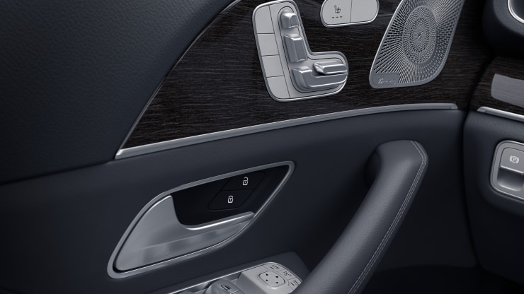 Profondeur d'assise r&eacute;glable &eacute;lectriquement et appuie-t&ecirc;te &agrave; l'avant Image 1