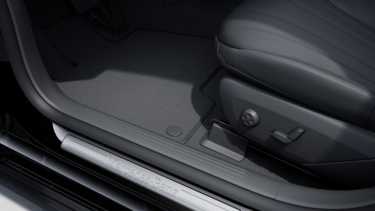 Einstiegsleisten mit &raquo;Mercedes-Benz&laquo; Schriftzug Bild 1