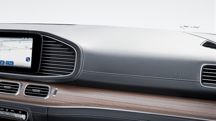 Instrumententafel und Bordkanten der T&uuml;ren in Leder Nappa Bild 1