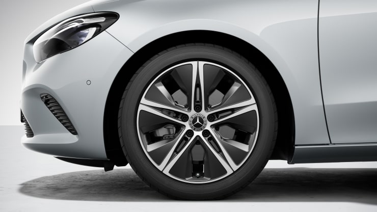 45,7 cm (18") Leichtmetallräder im 5-Doppelspeichen-Design 1