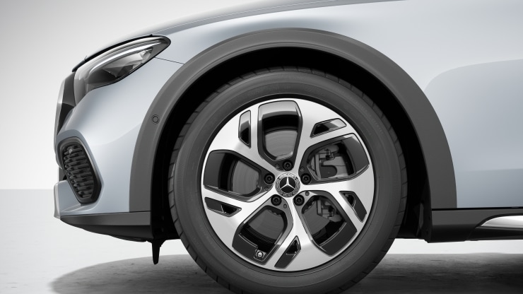 45&comma;7 cm &lpar;18"&rpar; Leichtmetallr&auml;der im 5-Speichen-Design Bild 1