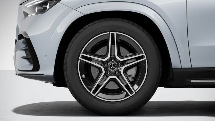 50,8 cm (20") AMG Leichtmetallräder im 5-Doppelspeichen-Design 1