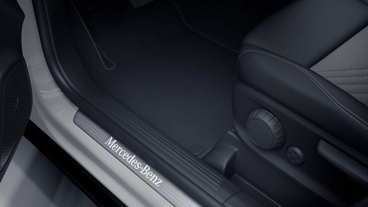 Einstiegsleisten mit "Mercedes-Benz" Schriftzug&comma; beleuchtet und mit Wechselcover Bild 1