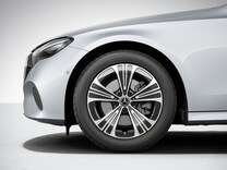 E-Klasse Limousine Winter-Paket Plus mit 45,7 cm (18") Winter-Kompletträdern