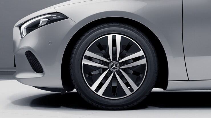 43&comma;2 cm &lpar;17"&rpar; Leichtmetallr&auml;der im 5-Doppelspeichen-Design Bild 1