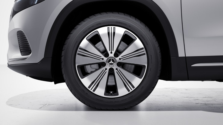 45,7 cm (18") Leichtmetallräder im 5-Speichen-Design 1