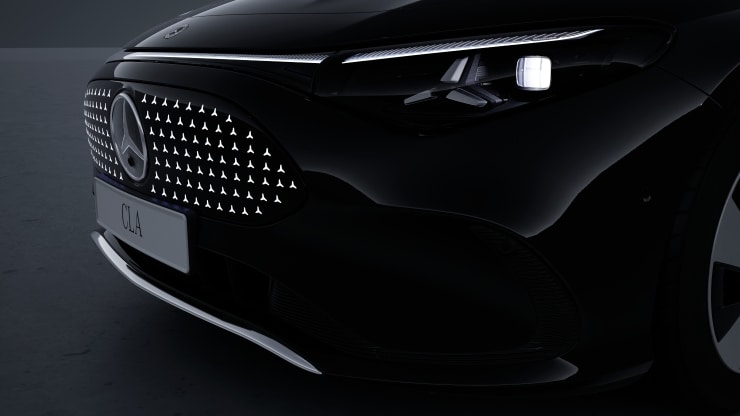 Calandre iconique Mercedes-Benz &eacute;clair&eacute;e et anim&eacute;e Image 1