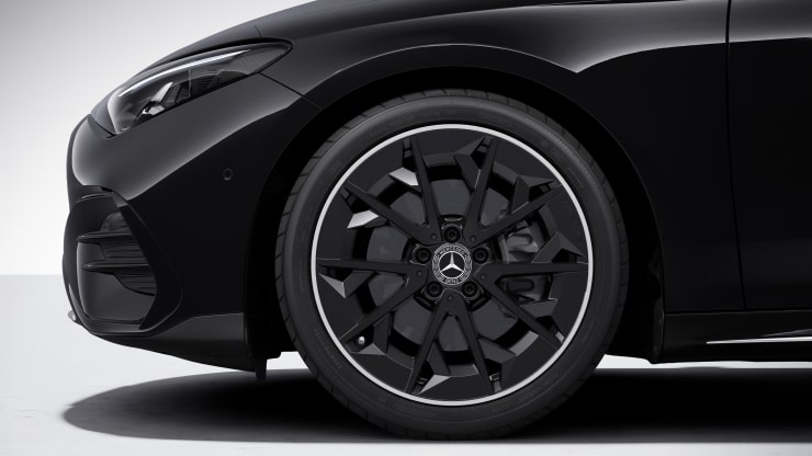 Jantes alliage AMG 48&comma;3&nbsp;cm &lpar;19"&rpar; &agrave; 5 doubles branches finition noir brillant&sol;naturel brillant Image 1