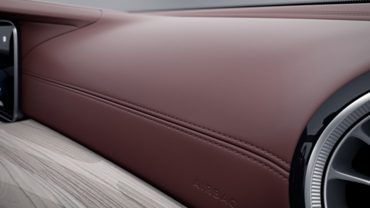 Instrumententafel und Bordkanten der T&uuml;ren in Leder Nappa Bild 1