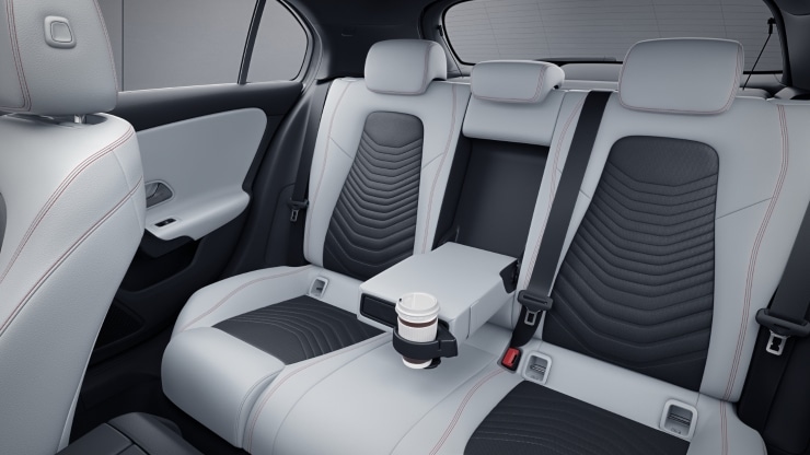 Apoyabrazos en las plazas traseras Imagen 1