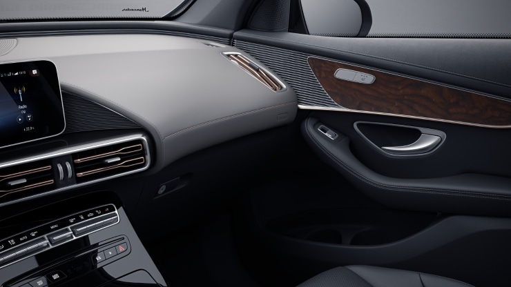 Instrumententafel in Ledernachbildung Nappa-Optik Bild 1