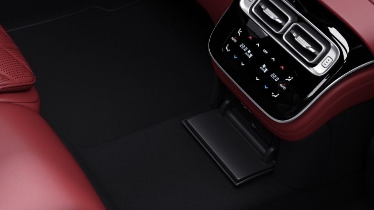 230 V-Steckdose im Fond Bild 1