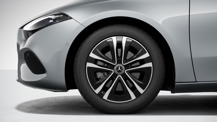 43&comma;2 cm &lpar;17"&rpar; Leichtmetallr&auml;der im 5-Doppelspeichen-Design Bild 1