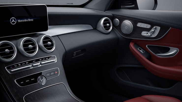 Instrumententafel und Bordkanten der T&uuml;ren in Ledernachbildung ARTICO Bild 1