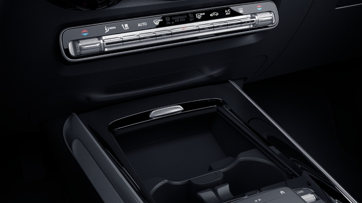 Ablagefach in Mittelkonsole mit Rollo 1