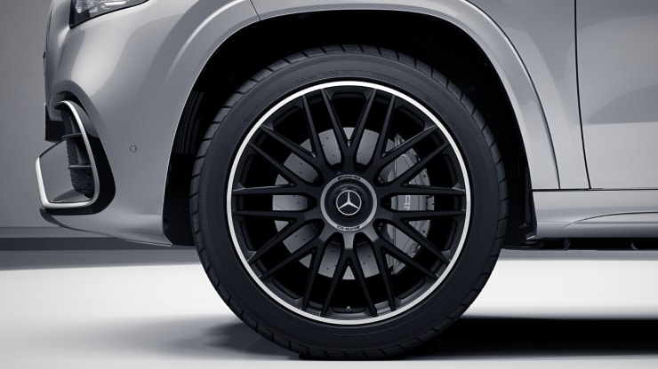 58,4 cm (23") AMG Schmiederäder im Vielspeichen-Design 2