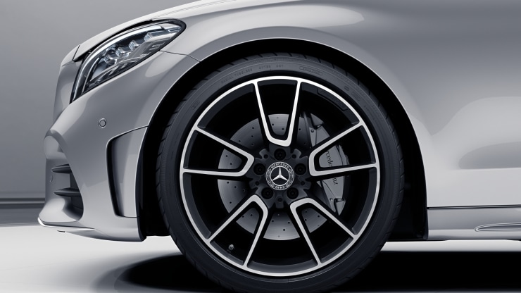 Sistema de frenos con discos de mayores dimensiones en el eje delantero Imagen 1