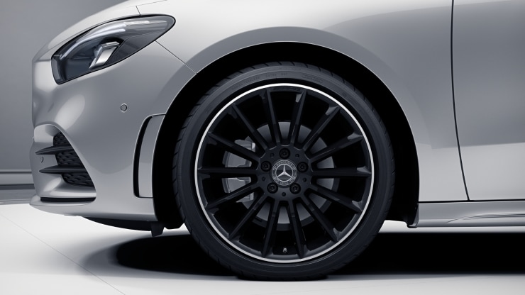 48,3 cm (19") AMG Leichtmetallräder im Vielspeichen-Design 1