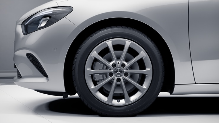 43&comma;2 cm &lpar;17"&rpar; Leichtmetallr&auml;der im 10-Speichen-Design Bild 1