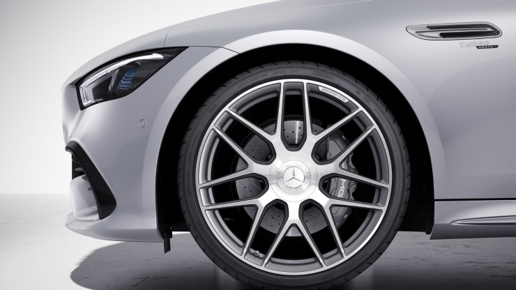 53,3 cm (21") AMG Schmiederäder im Kreuzspeichen-Design Bild 1
