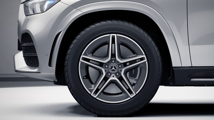 50,8 cm (20") AMG Leichtmetallräder im 5-Doppelspeichen-Design 1