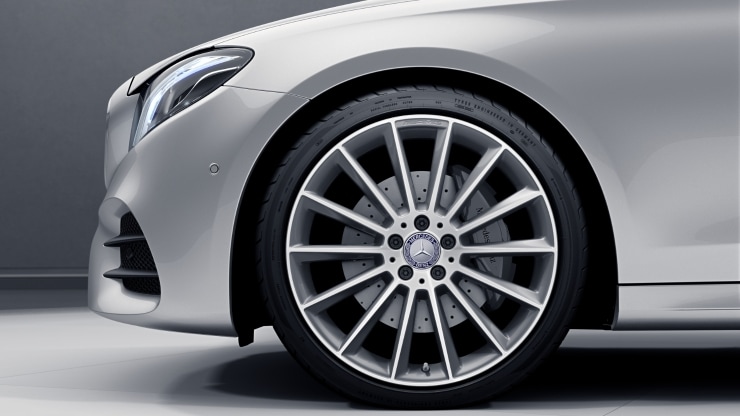 50,8 cm (20") AMG Leichtmetallräder im Vielspeichen-Design Bild 1