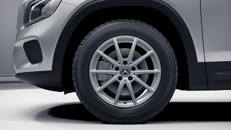 43&comma;2 cm &lpar;17"&rpar; Leichtmetallr&auml;der im 10-Speichen-Design Bild 1