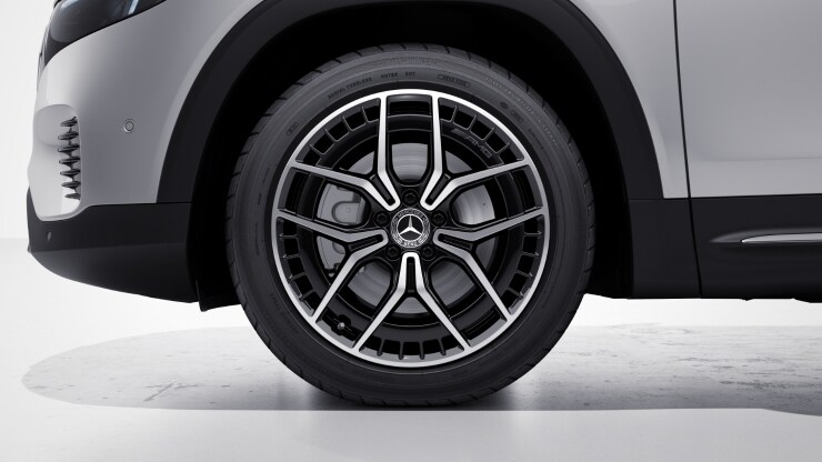 Jantes alliage AMG 48&comma;3&nbsp;cm &lpar;19"&rpar; &agrave; 5 doubles branches noir brillant&sol;argent Image 1