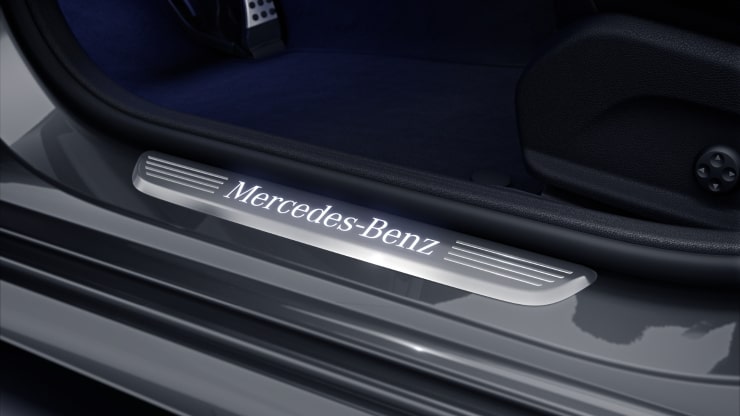 Einstiegsleisten mit "Mercedes-Benz" Schriftzug&comma; beleuchtet Bild 1